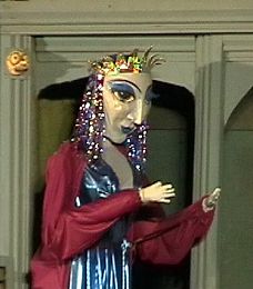 Puppet queen